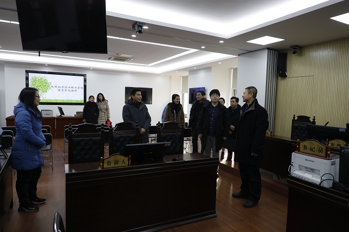 参观1.JPG 参观1.JPG