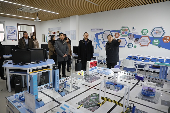 参观3.JPG 参观3.JPG