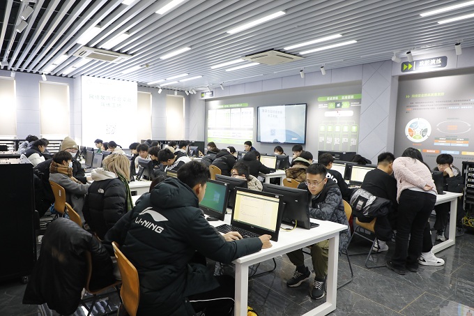 参观2.JPG 参观2.JPG